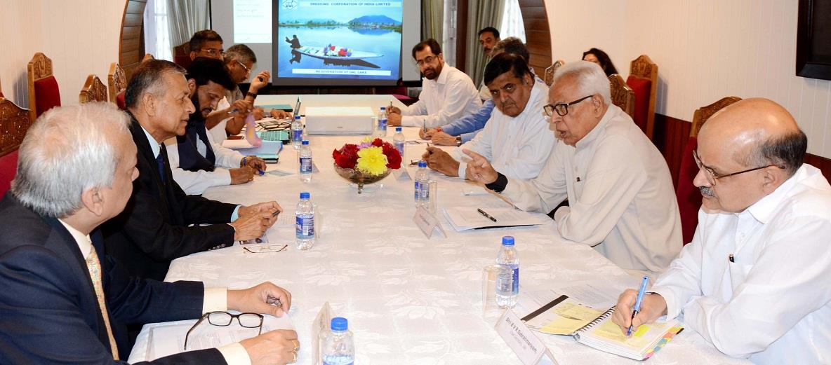 Governor invites experts for tackling Dal Lake issues